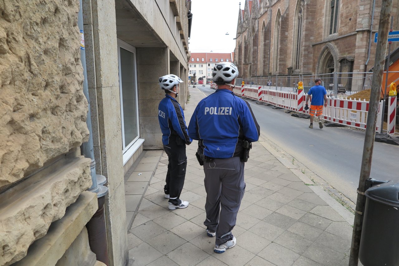 Braunschweig: Polizei Jetzt Stammgast – HIER Liegen Die Nerven Blank ...