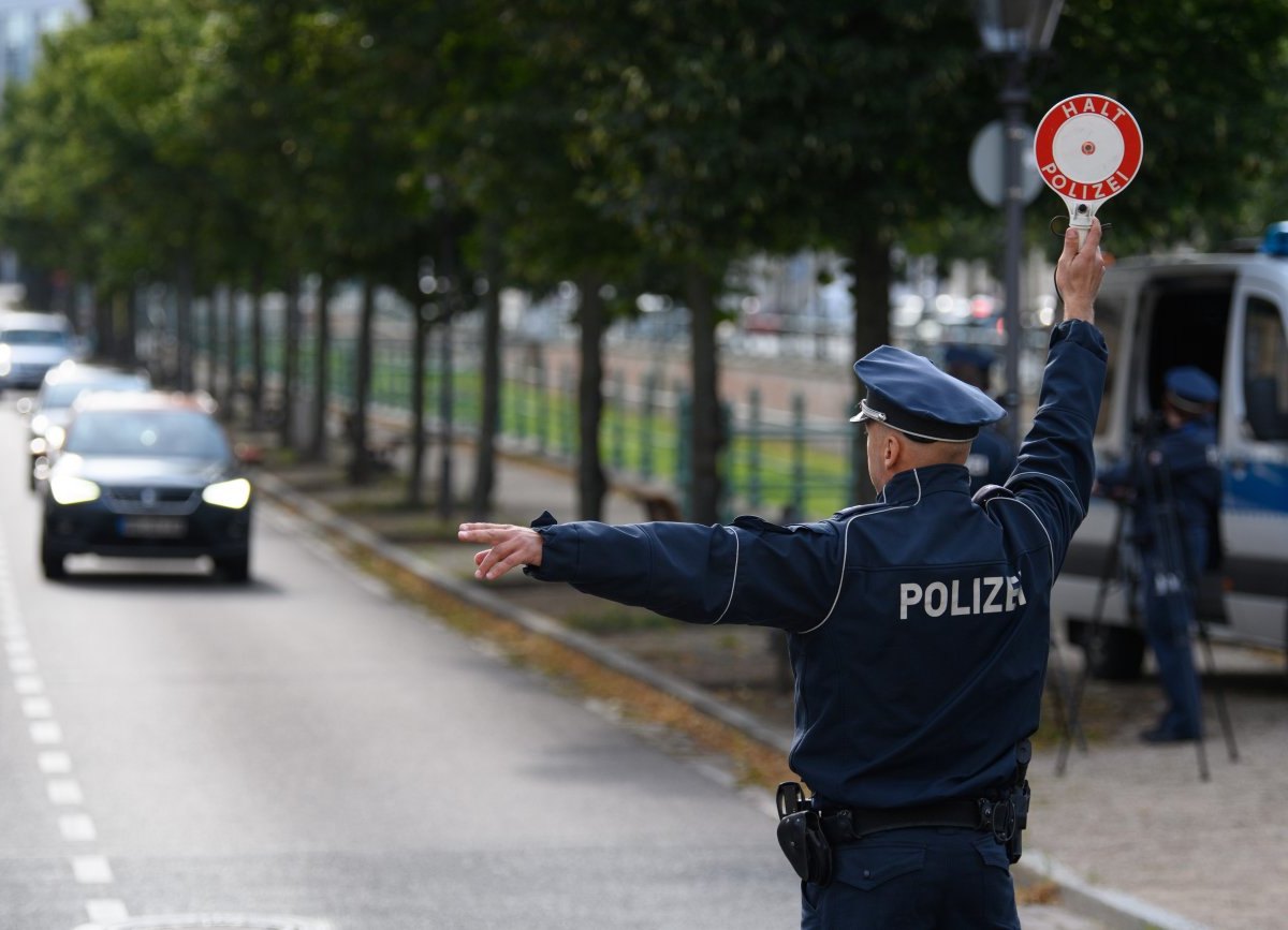 Grundschule Peine Polizeikontrolle.jpg