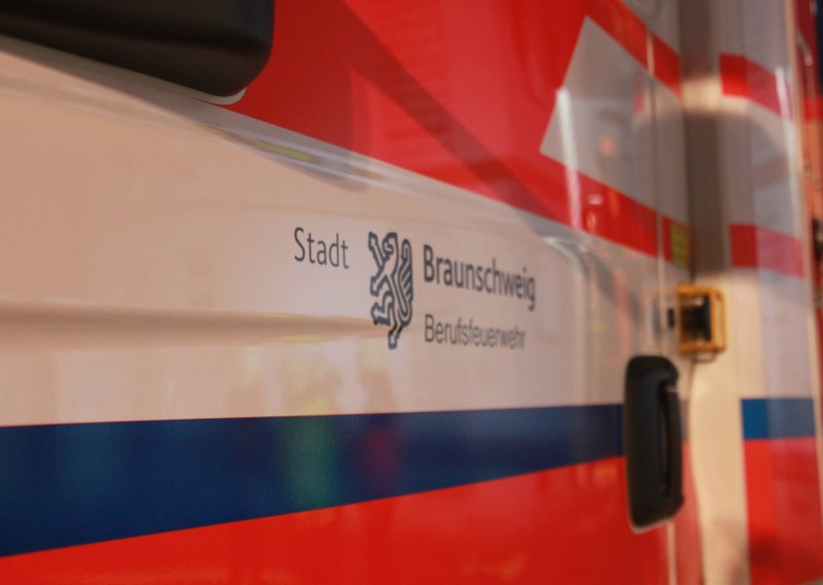 Klinikum Braunschweig Notarzt Unfall Rettungswagen Feuerwehr Rettungsdienst abends nachts