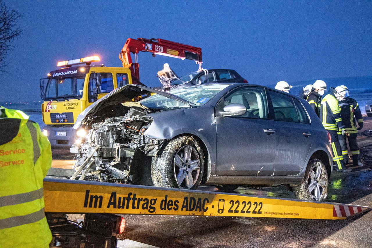 Kreis Wolfenbüttel: Heftiger Kreuzungs-Crash – Vier Verletzte, Darunter ...