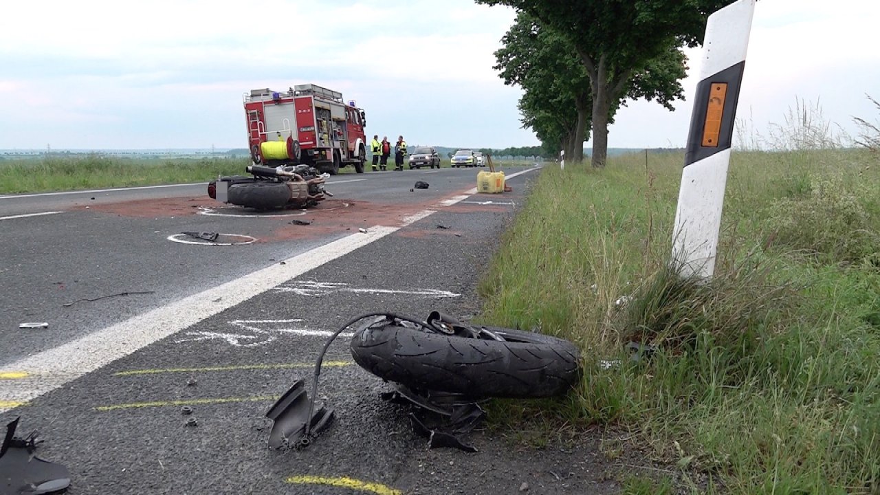 Kreis Helmstedt: Schlimmer Unfall Auf Der Landstraße! Ein Toter - News38.de