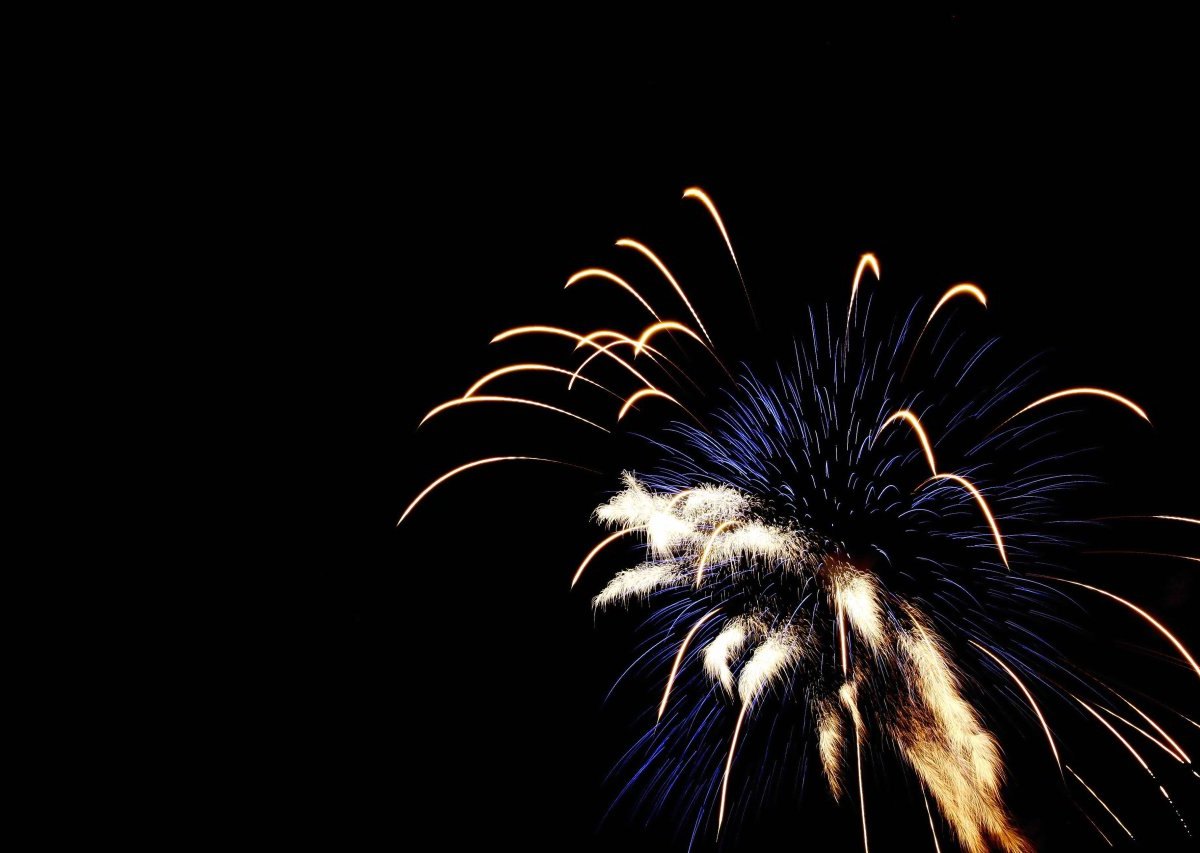 feuerwerk salzgitter nachts himmel symbolbild