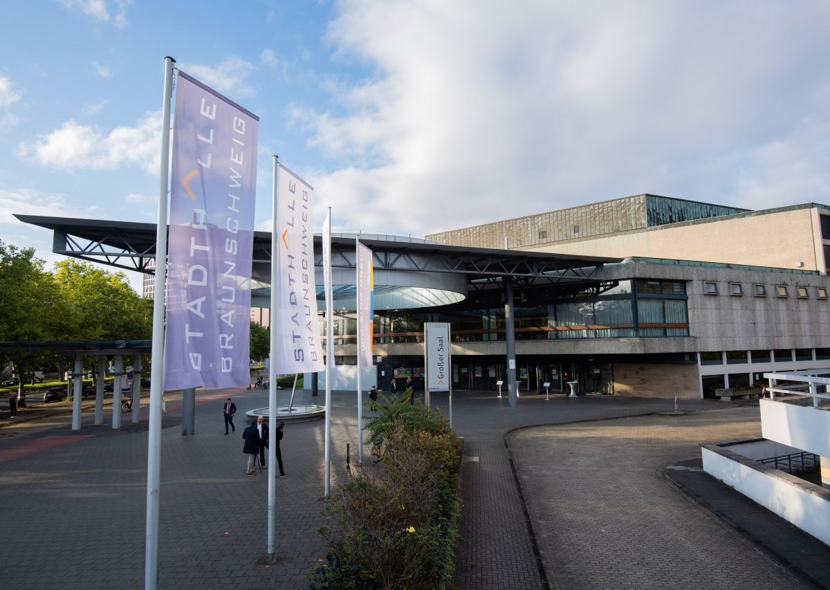 stadthalle braunschweig neonazis eklat ratssitzung