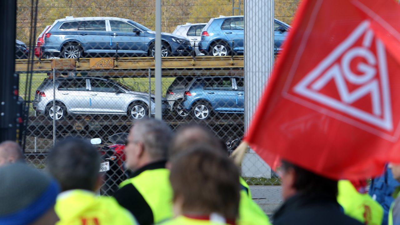 VW Drohen Warnstreiks! Metaller Warnen: „Werden Jetzt Mit Härte ...