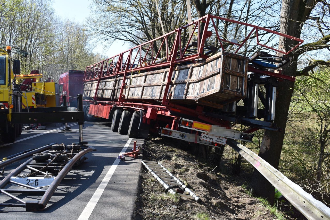 Kreis Gifhorn: Achterbahn Hängt Fest! Dicker Lkw Verstopft Die B4 ...