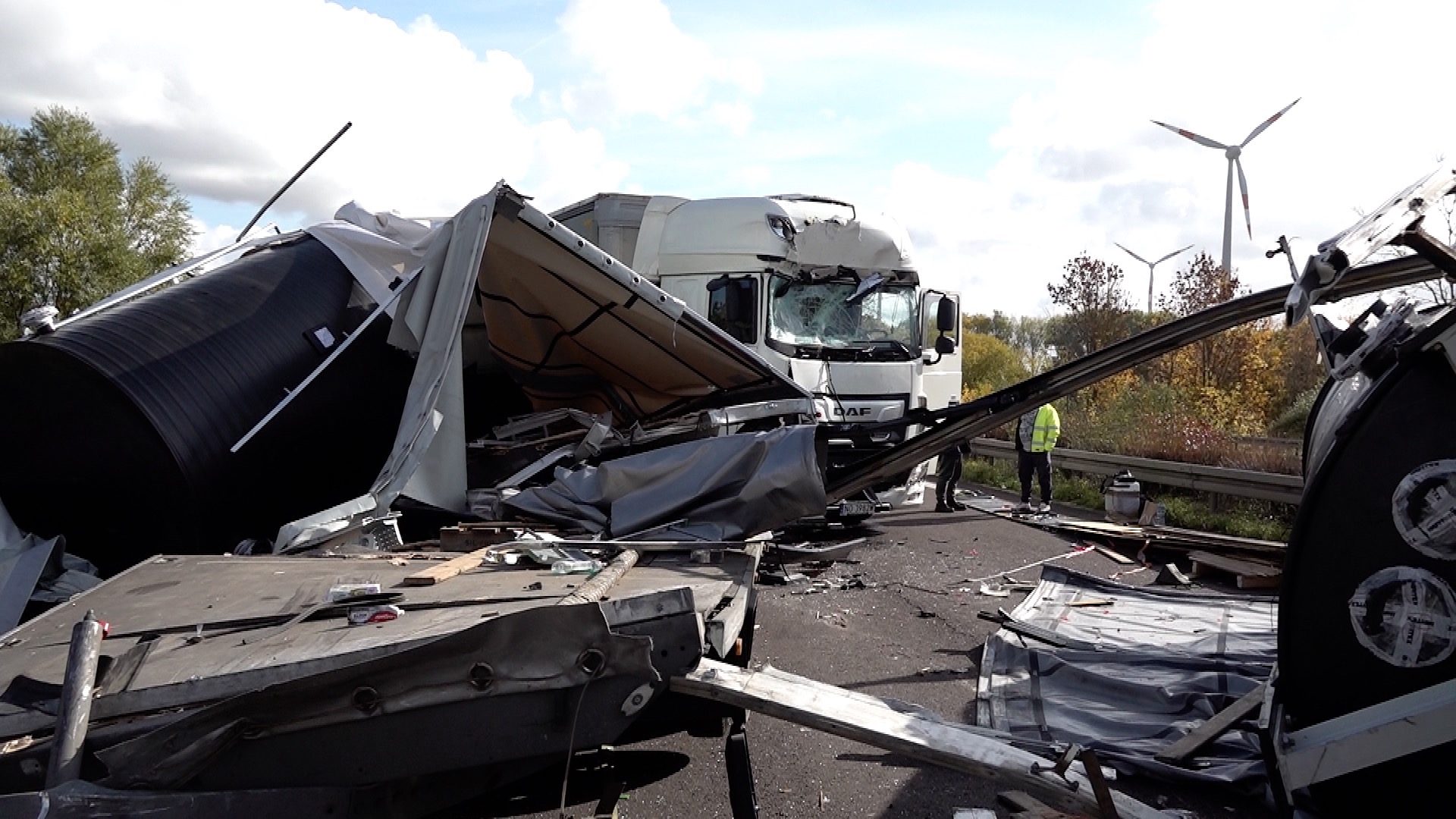 A2 Richtung Hannover: Tödlicher Lkw-Crash! Autobahn Voll Gesperrt ...