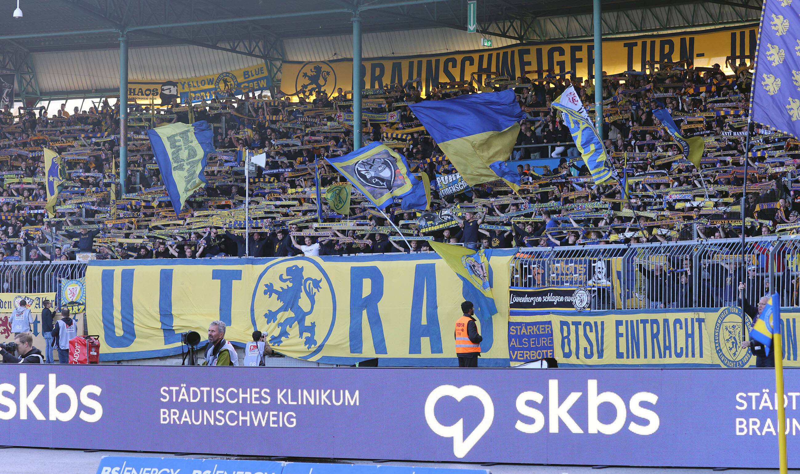 BTSV: BS-Fans Fangesang!  #Braunschweig #Eintracht