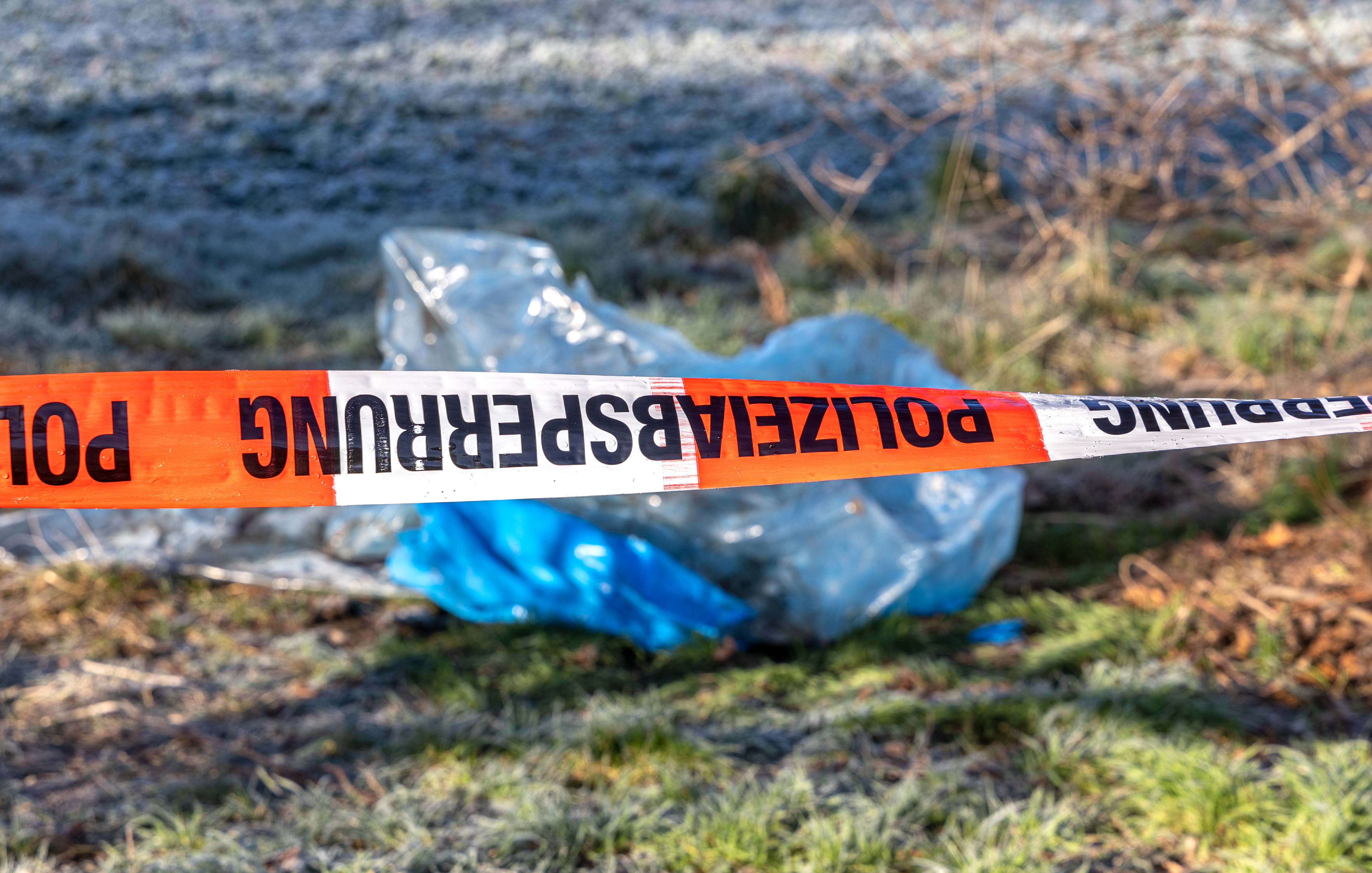 Salzgitter: Widerliche Entdeckung Auf Feldweg! Mann Ruft Sofort Die ...