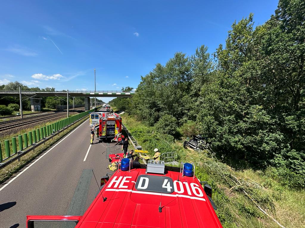 Kreis Helmstedt: Schwerer B188-Unfall – Audi Fliegt über Leitplanke ...