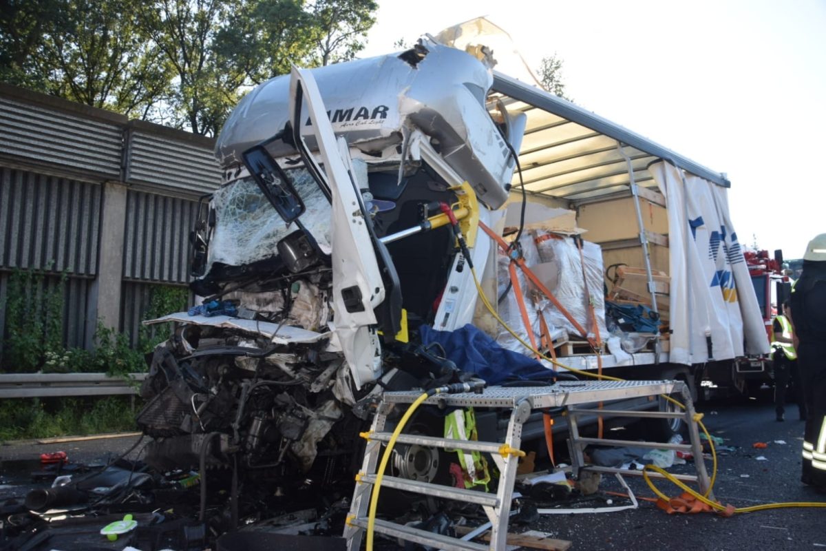 A2 Bei Braunschweig: Lkw-Horror-Crash Fordert Ein Menschenleben - News38.de