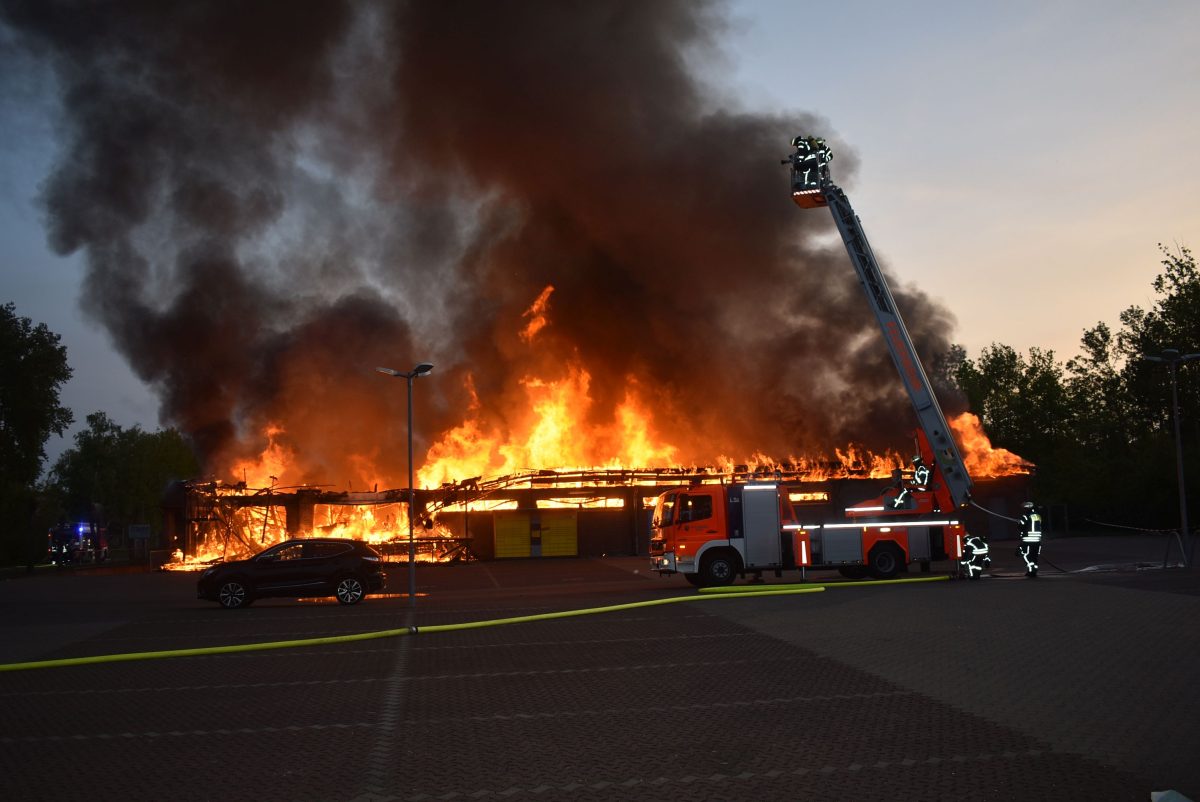 Aldi in Gifhorn in Flammen – Polizei spricht von Millionenschaden ...