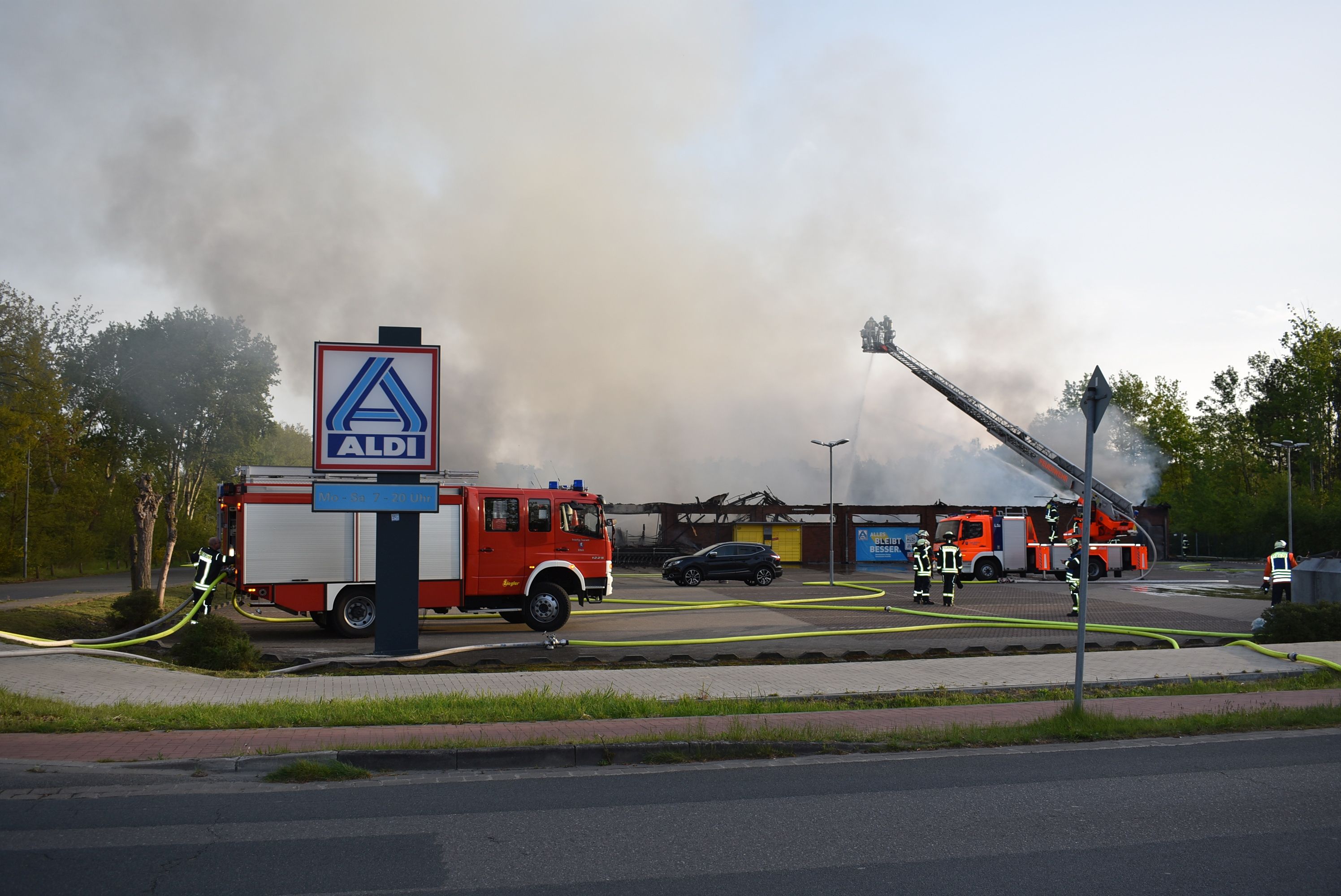 Aldi in Gifhorn in Flammen – Polizei spricht von Millionenschaden ...