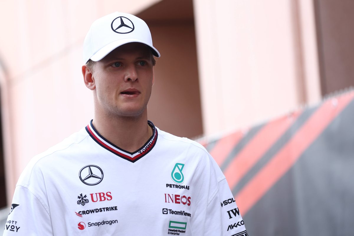 Ein Formel-1-Comeback von Mick Schumacher wird heißer. Ein Teamchef äußert sich zu dem deutschen Rennfahrer und verrät pikante Details.