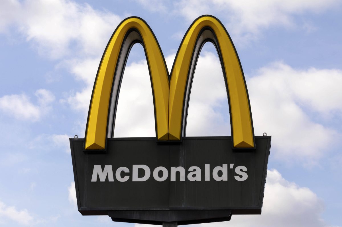 McDonald's: Streit bei McDrive eskaliert völlig. Mitarbeiterin schießt auf Kunden.
