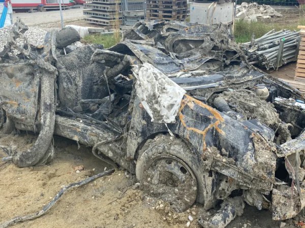 VW jahrelang vom Erdboden verschluckt – Matsch-Cabrio taucht plötzlich wieder auf!
