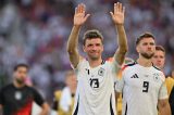 Thomas Müller hat seine Laufbahn bei der deutschen Nationalmannschaft offiziell beendet. Im Rahmen der Verkündung fällt vor allem eine Sache auf.