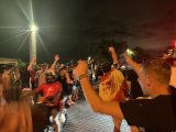 Fans feiern am Ballermann gemeinsam den Spanien-Sieg
