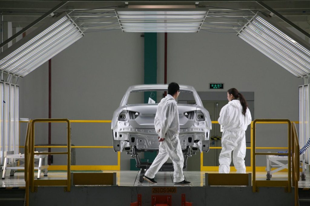 Mitarbeiter im Volkswagen-Werk in Nanjing müssen offenbar um ihre Jobs bangen.