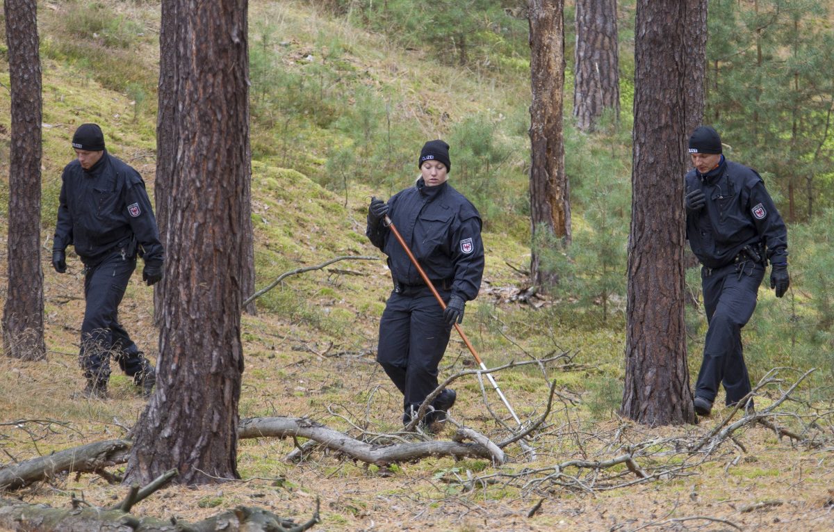 Mit vereinten Kärften hatte die Polizei nach dem Jungen in Hannover gesucht. (Symbolbild)