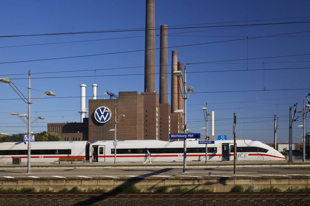 ICE im Wolfsburger Bahnhof