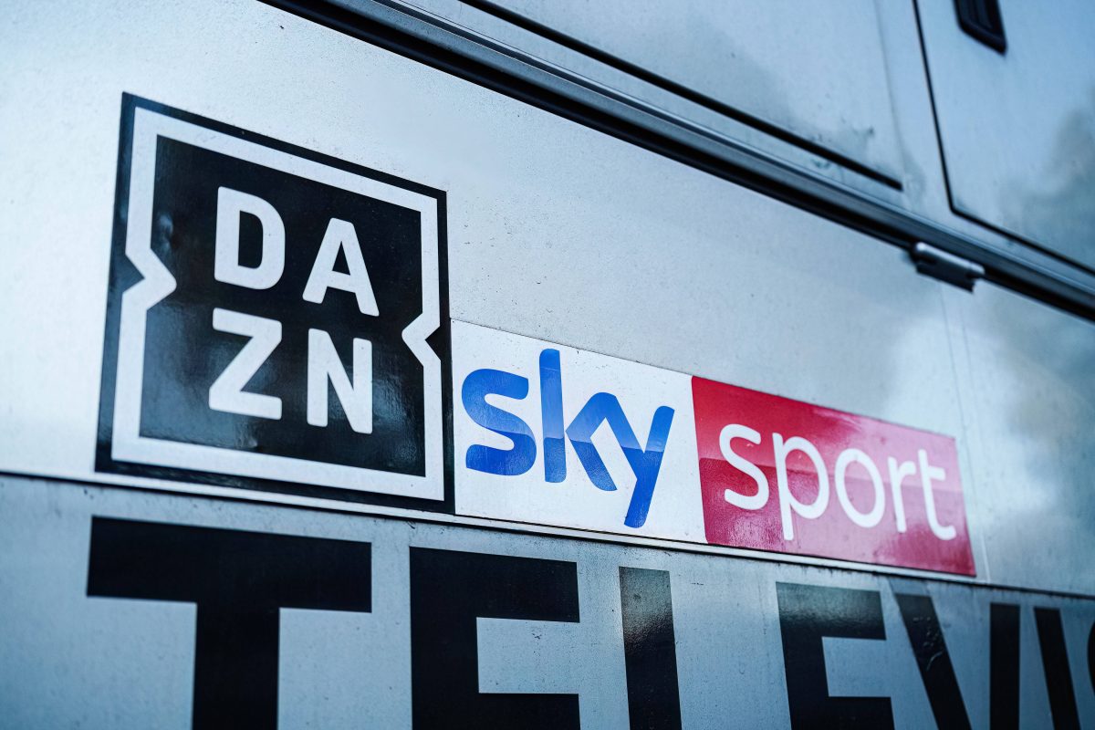 Wer setzt sich durch: DAZN oder Sky?