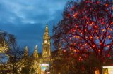 Wiener Weihnachtsmarkt mit Herzbaum