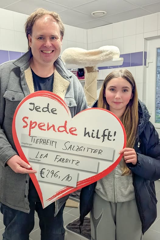 Lea hat Spenden in ihrer Schule gesammelt. 