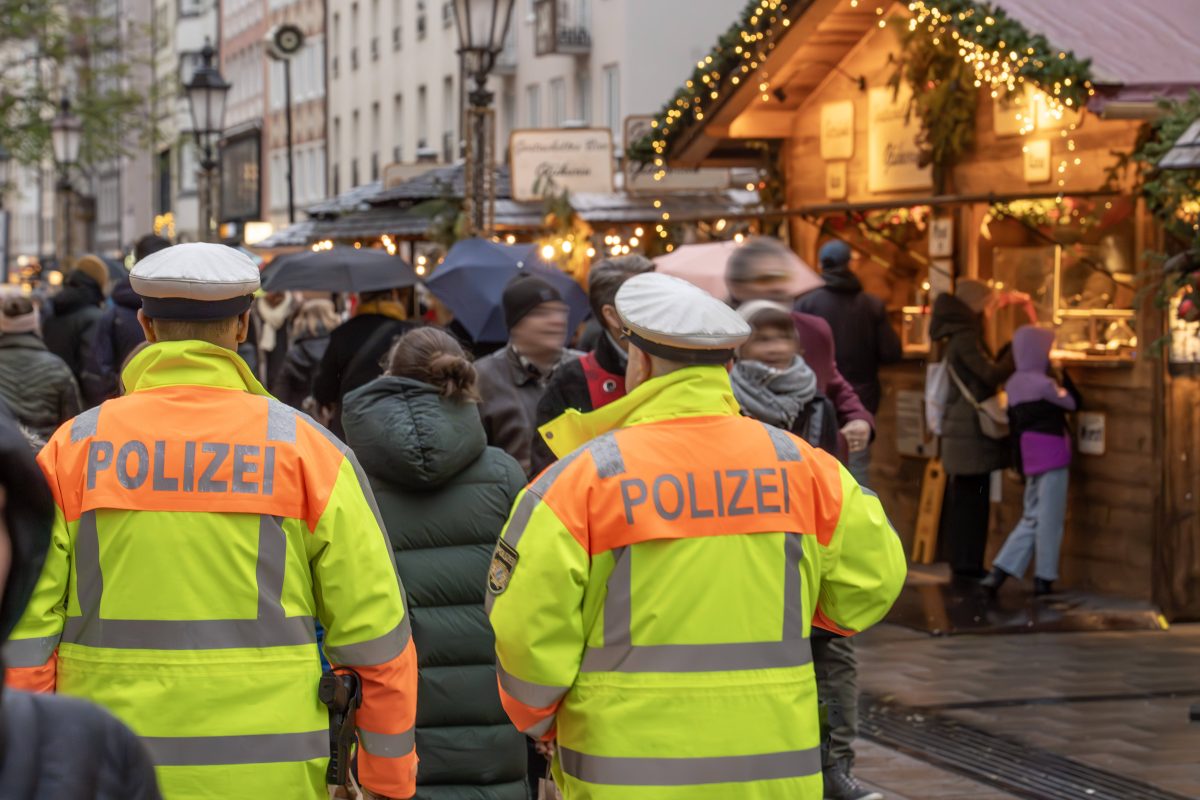 Ein Besuch auf dem Weihnachtsmarkt ging für eine Reisegruppe zunächst mächtig schief. (Symbolfoto)