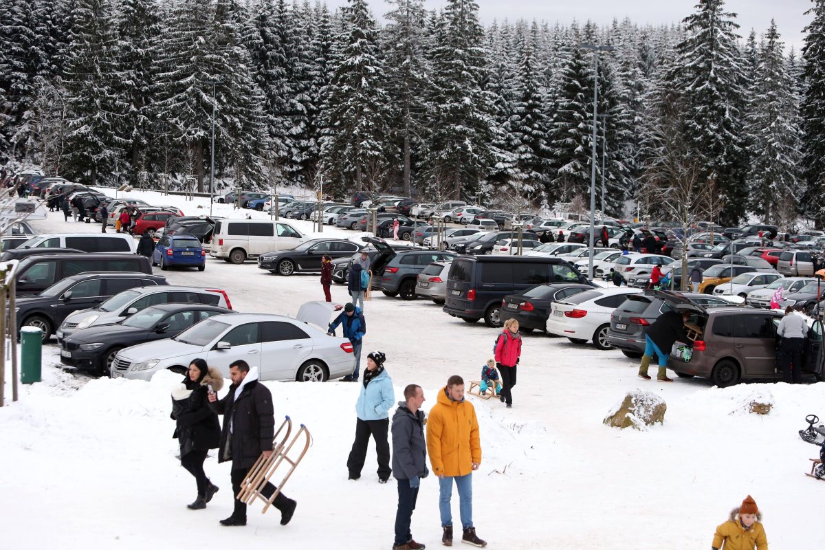 Der Parkplatz am Hexenritt in Braunlage im Harz ist im Winter immer voll, wenn es schneit...