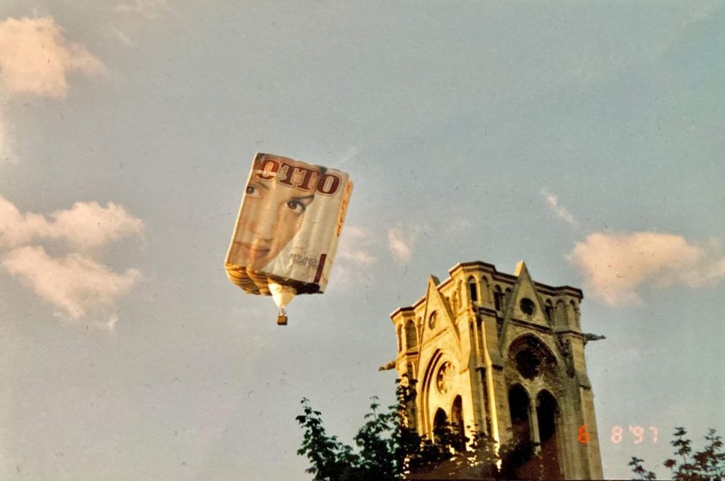 Der Luftballon am Himmel über Braunschweig erinnert an den Otto-Katalog